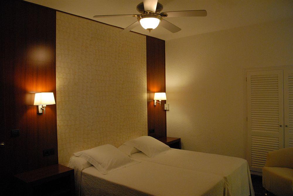Hotel Grifeu يانكا المظهر الخارجي الصورة