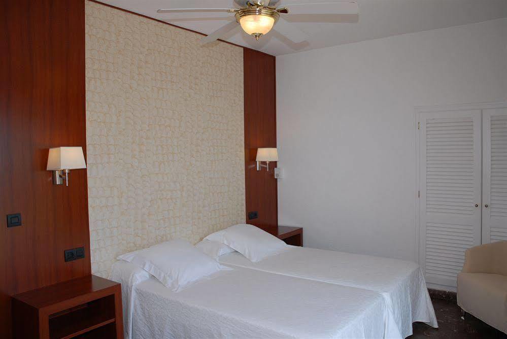 Hotel Grifeu يانكا المظهر الخارجي الصورة